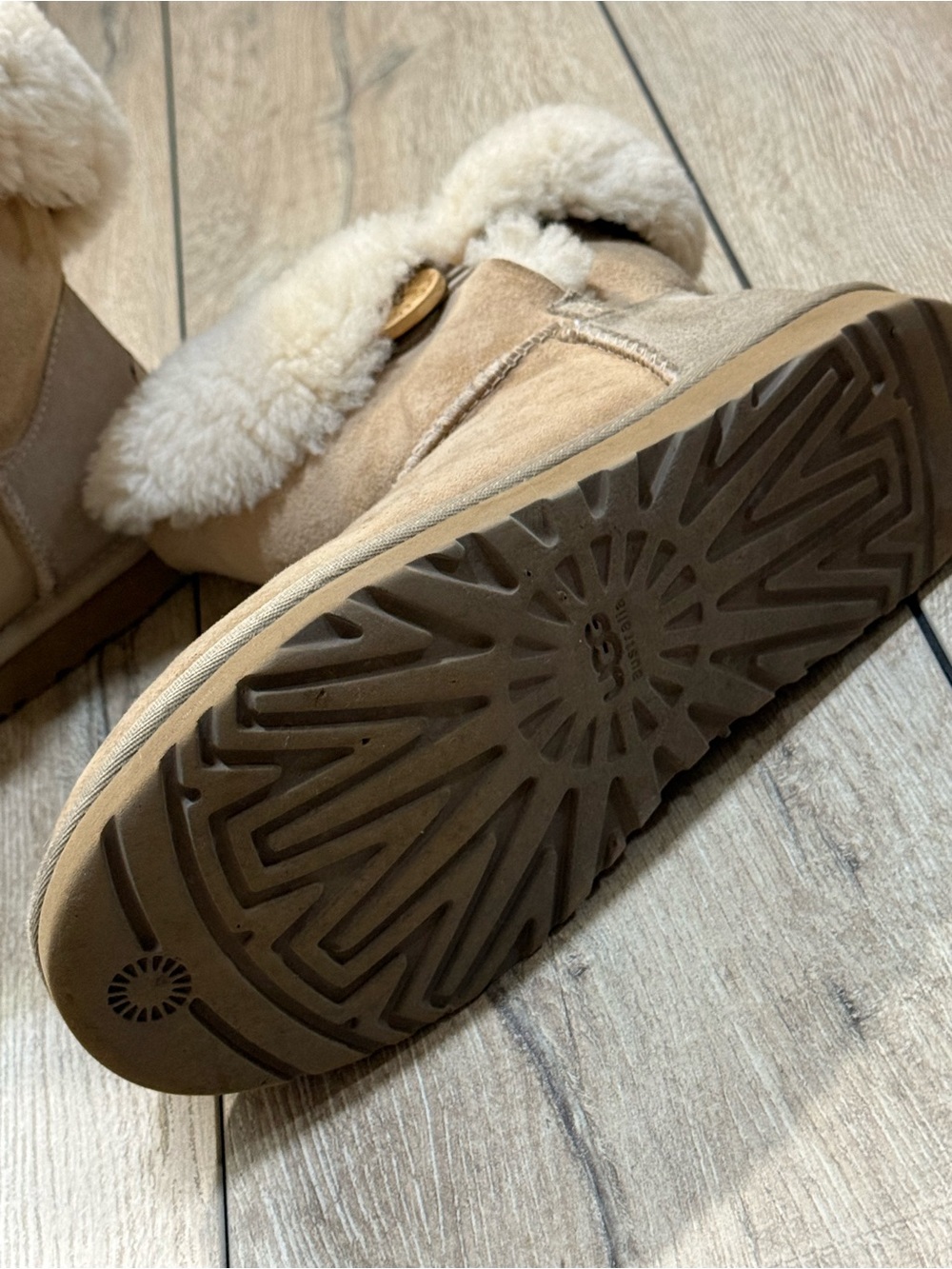 UGG Cozy Bailey Button Sheepskin Boots | Sand & Beige | Size 8 - Picture 13 of 15